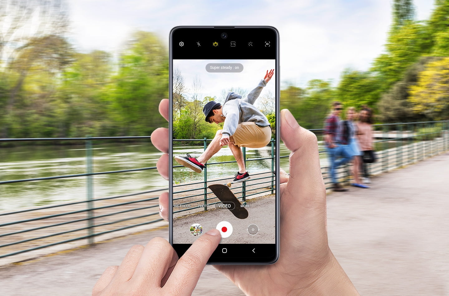 pk-feature-super-steady-shoots-everyday-action-with-impressive-stability-galaxy-a71-price